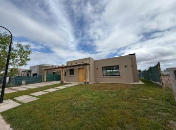 Casa de 4 ambientes, Carrodilla · Casa en Venta en B° Gran Boedo