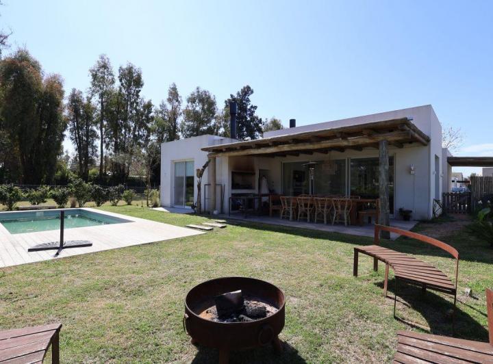 Casa · 130m² · 4 Ambientes · 2 Cocheras