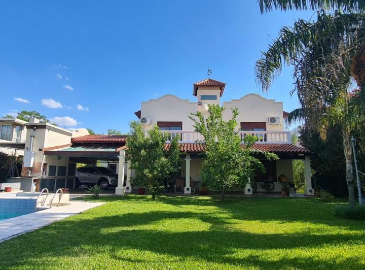 Casa · 450m² · 10 Ambientes · 4 Cocheras