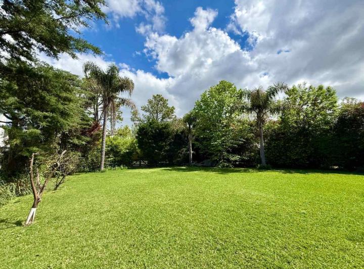 Terreno · 866m²