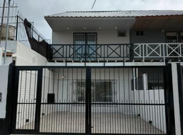 PH · 80m² · 4 Ambientes · 2 Cocheras · Duplex de Dos Plantas en Parque Luro