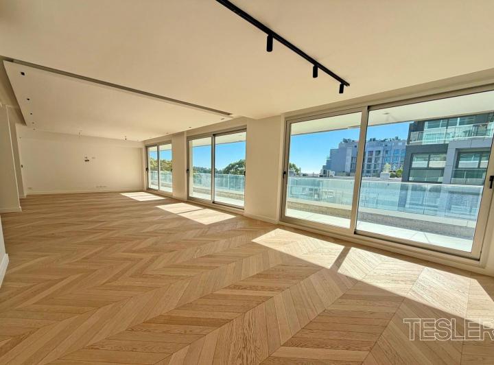 Departamento · 250m² · 4 Ambientes · 2 Cocheras