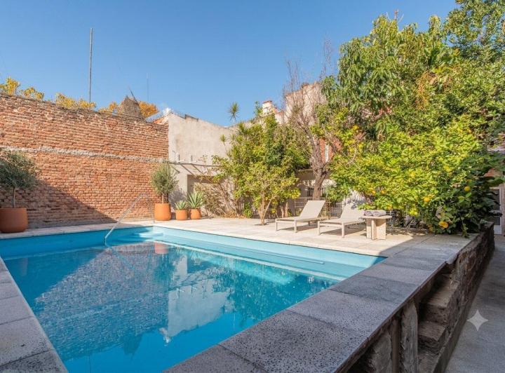 Casa · 328m² · 8 Ambientes