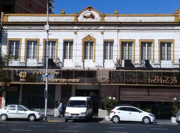 Local comercial , Avellaneda · Local con Entrepiso en Alquiler