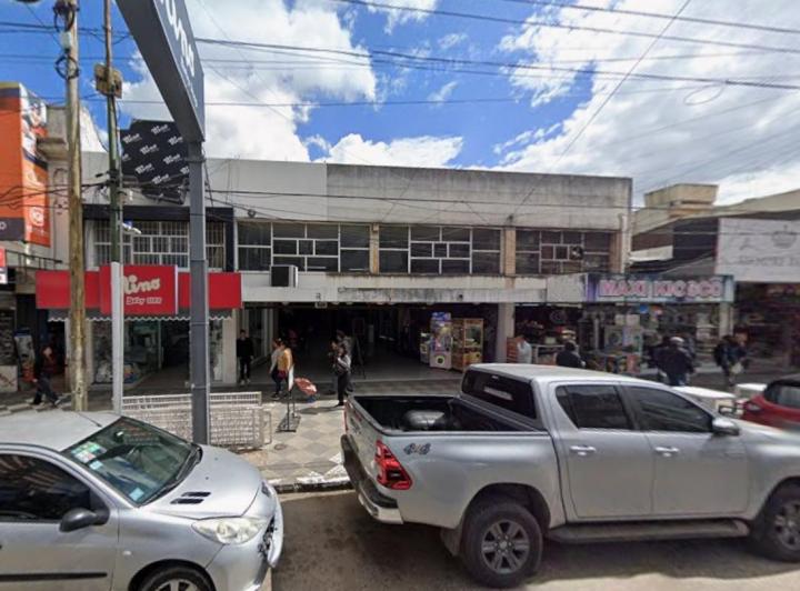 Local comercial · 1100m²