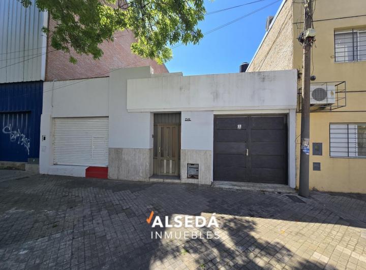 Casa · 180m² · 5 Ambientes · 2 Cocheras