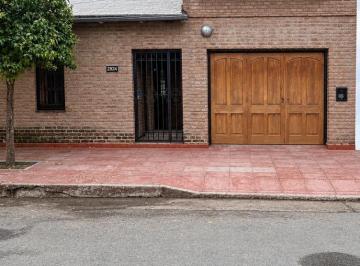Casa · 376m² · 6 Ambientes · 1 Cochera · Casa en Venta de 3 Dorm. en B° San Vicente