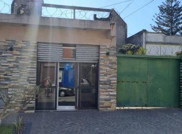 Casa · 464m² · 4 Ambientes · 1 Cochera · Venta Casa C/local Comercial, Quincho y Fondo!