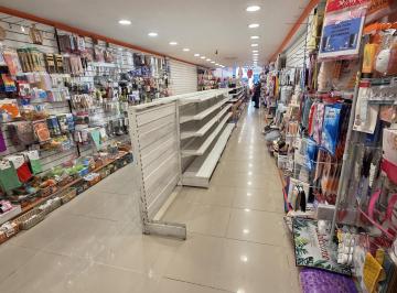 Local comercial · 250m² · 3 Ambientes · Local Comercial en Alquiler Sobre Av Santa Fe Al 2500 – 60 m de Fondo – Sin Expensas