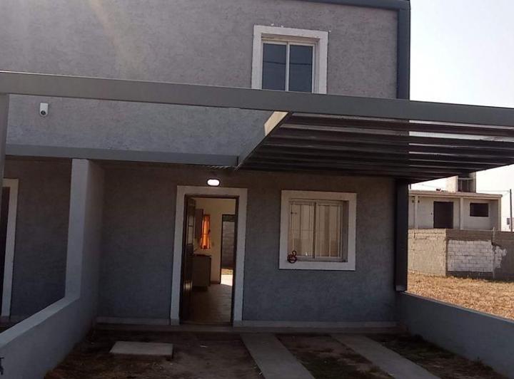 Casa · 90m² · 5 Ambientes · 2 Cocheras