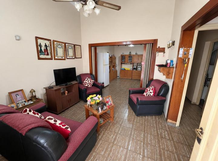 Casa · 146m² · 5 Ambientes · 2 Cocheras