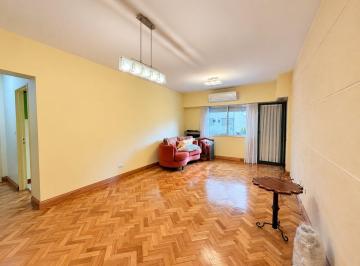 Departamento de 4 ambientes, Monte Castro · Departamento de 4 Ambientes con Balcon y Cochera
