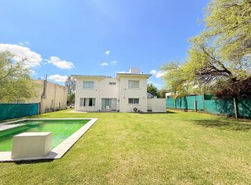 Casa · 270m² · 3 Ambientes · 4 Cocheras · ¡Venta! Casa en El Balcón - Valle Escondido ¡Ubicación Privilegiada! ¡Apto Crédito!