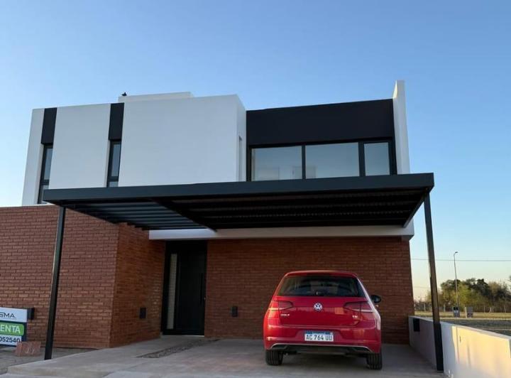 Casa · 180m² · 8 Ambientes · 2 Cocheras