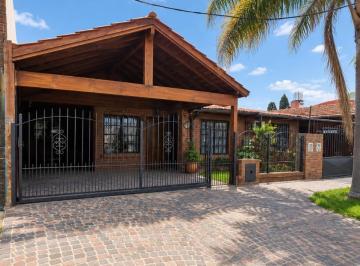 PH · 100m² · 4 Ambientes · 2 Cocheras · Chalet en PH en Ituzaingó Sur 4 Ambientes