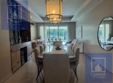 Casa · 250m² · 5 Ambientes · 4 Cocheras · Casa en Venta de 3 Dorm. con Pileta en Barrio Los Tipales, Yerba Buena