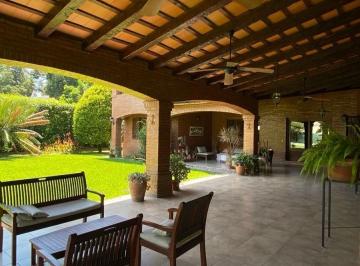 Casa · 1500m² · 9 Ambientes · 2 Cocheras · Casa en Venta de 4 Dorm. en Yerba Buena Golf Country Club