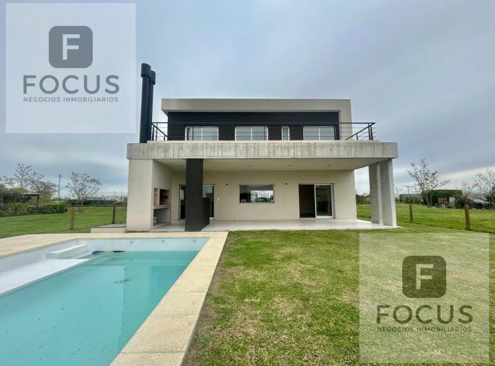Casa · 190m² · 4 Ambientes · 2 Cocheras