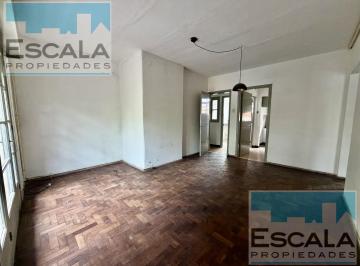 Casa · 80m² · 4 Ambientes · Casa en Planta Alta de Dos Dorm con Balcon en Alquiler en Arroyito