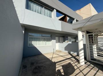 Casa · 120m² · 3 Ambientes · 1 Cochera · Alquiler Duplex 4 Amb y Playroom San Carlos