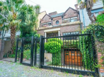 Casa de 9 ambientes, San Isidro · Señorial Chalet a 500 m de Av Alvear. 4 Dorm. y Escritorio. Jardín, Pileta y Sum con Parrilla.