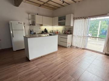 Casa · 130m² · 4 Ambientes · 1 Cochera · Hermosa Casa con Pileta en Esquina | Barrio Amelia, Villa Amelia