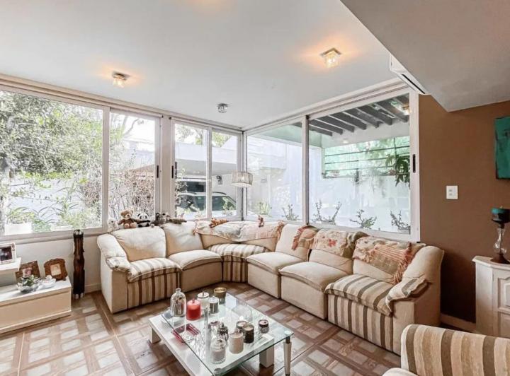 Casa · 250m² · 5 Ambientes · 2 Cocheras