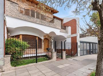 Casa · 319m² · 5 Ambientes · 1 Cochera · Venta Casa 5 Amb en Versalles con Jardín y Cochera Para 2 Autos