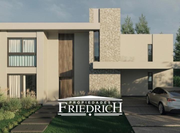 Casa · 105m² · 4 Ambientes · 2 Cocheras