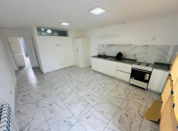Casa · 40m² · 2 Ambientes · 1 Cochera · Alquiler Casa 2 Ambientes con Patio y Trotadora Para Auto