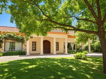 Casa · 285m² · 5 Ambientes · 2 Cocheras · Casa en Venta en Una Planta en Martindale Cc, Oportunidad