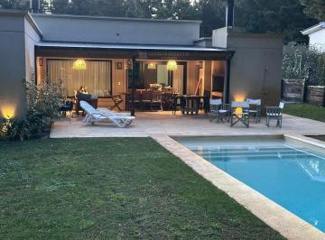 Casa · 250m² · 5 Ambientes · Casa Chalet en Alq. Temporario en Barrio Bosque, Costa Esmeralda, Costa Atlántica