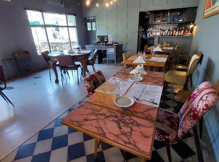 Local comercial · 200m² · 6 Ambientes · 2 Cocheras