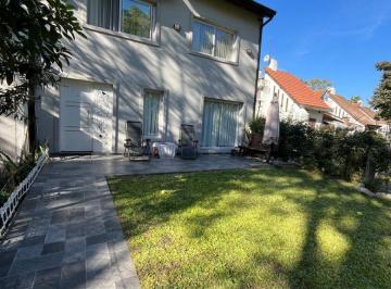 Casa 300m² Venta Monte Grande · Casa en Venta Club Social Sefaradi S. C. i. C