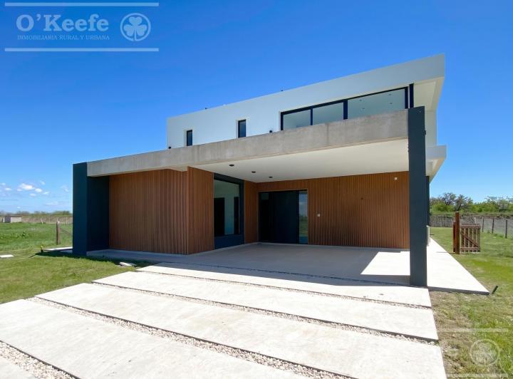 Casa · 176m² · 5 Ambientes · 6 Cocheras