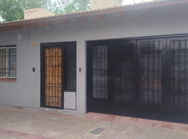 Casa · 98m² · 4 Ambientes · 1 Cochera