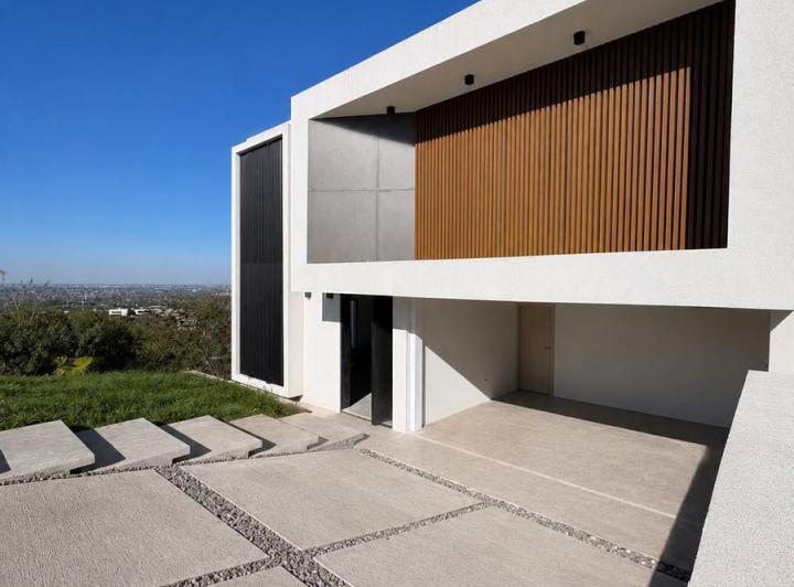 Casa · 1128m² · 3 Dormitorios · 3 Cocheras