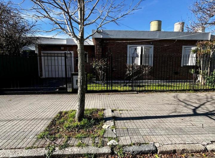 Casa · 169m² · 8 Ambientes · 1 Cochera