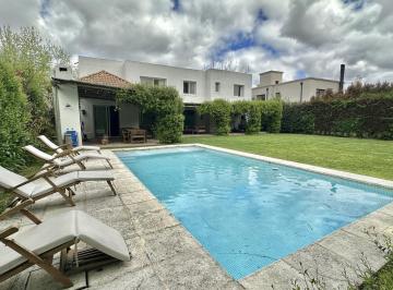 Casa · 303m² · 7 Ambientes · 4 Cocheras · Casa en Alquiler Temporal en Santa María de Tigre, 5 Dorm., Jardin y Pileta
