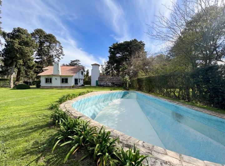 Casa · 250m² · 5 Ambientes · 1 Cochera