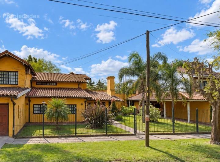 Casa · 350m² · 7 Ambientes · 2 Cocheras