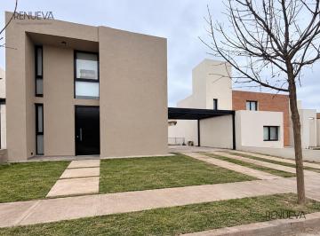 Casa · 184m² · 6 Ambientes · 2 Cocheras · Hermosa Casa a Estrenar en Distrito Sur, con Pileta!