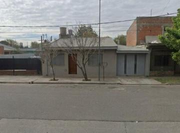 Casa de 3 ambientes, San Miguel · Casa en Alquiler 3 Ambientes, con Patio y Cochera Cubierta Para 2 Autos