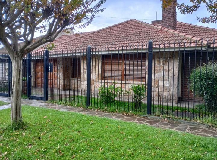 Casa · 160m² · 4 Ambientes · 2 Cocheras