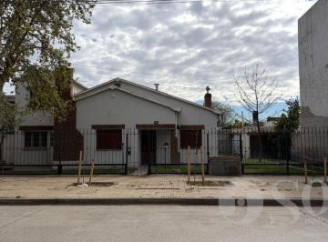 Casa · 192m² · 10 Ambientes · 3 Cocheras · En Alquiler Casa Destino Comercial 6/7 Ambientes con Estacionamiento - Cipolletti Centro