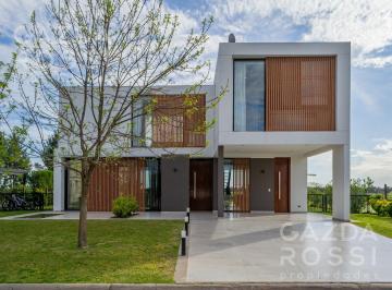 Casa · 220m² · 5 Ambientes · 4 Cocheras · Excelente Casa de Categoria en Santa Inés, Canning.