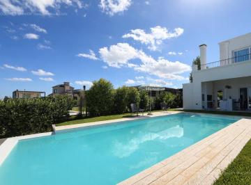 Casa · 350m² · 4 Ambientes · Casa - San Sebastian