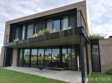 Casa · 200m² · 4 Ambientes · 1 Cochera · Casa en Lote Interno Barrio Riberas en Alquiler Temporal con Pileta Pg a