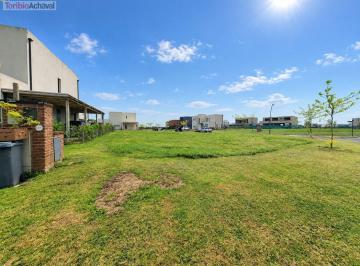 Terreno · 694m² · Lote en Barrio Riberas en Esquina E Interno