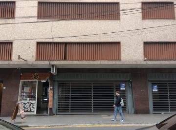 Frente del Edificio - Acceso Vehicular · Cochera Cubierta en Venta en Ayacucho 848, Recoleta – Acceso por Rampa
